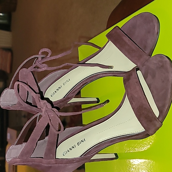 🆕Gianni Bini Heels - Picture 2 of 3